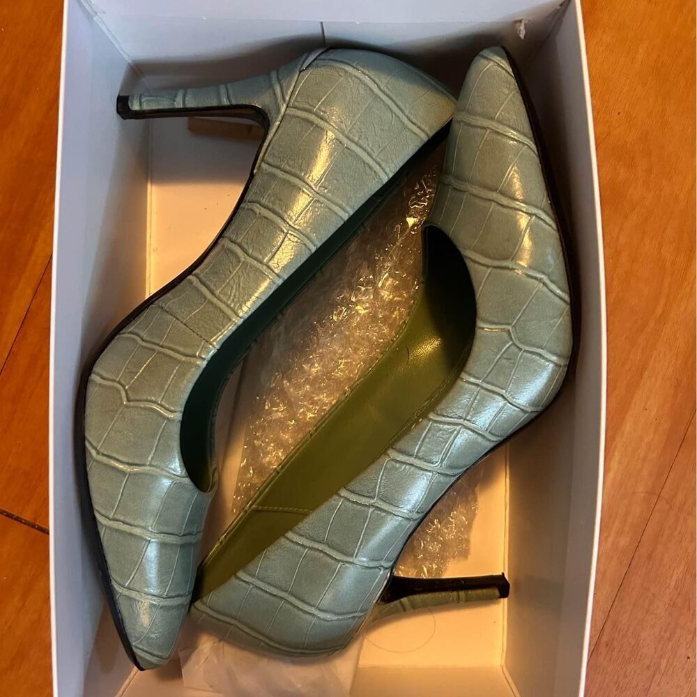New in the box! Calvin Klein Croc Mint heels